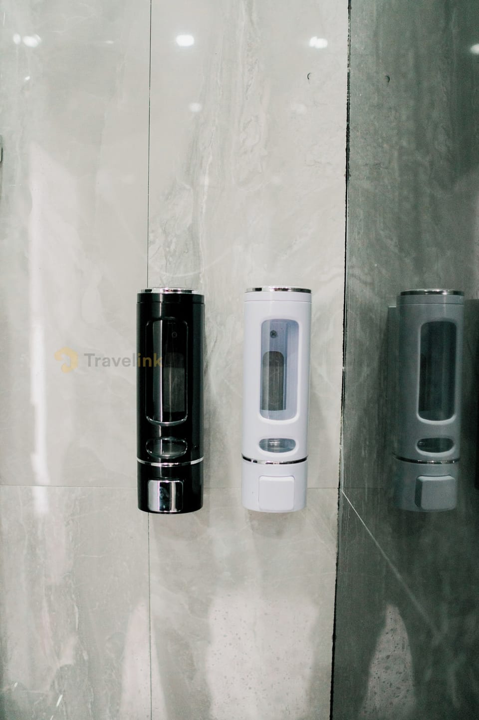Deluxe Room, 1 Double Bed | Bathroom | Shower, free toiletries, slippers, bidet