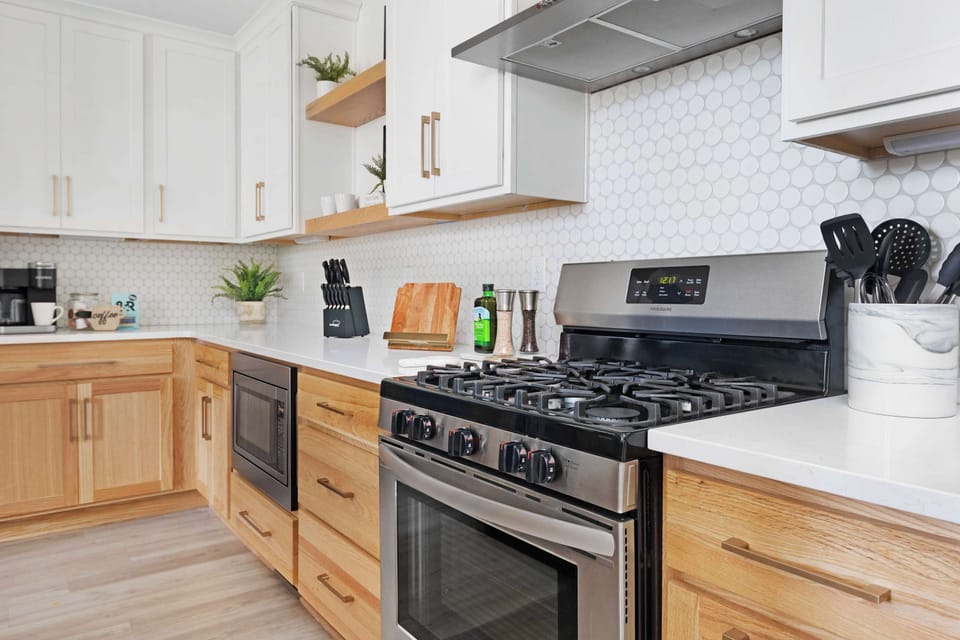 Fully Stocked Kitchen with Modern Appliances and Ample Storage
