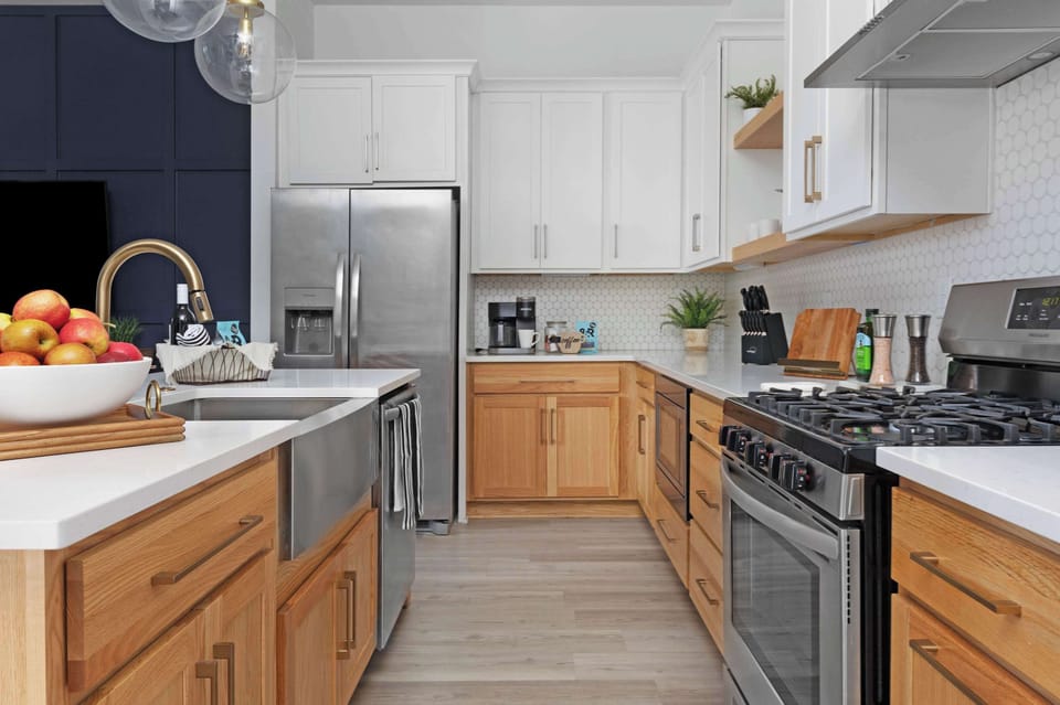 Fully Stocked Kitchen with Modern Appliances and Ample Storage
