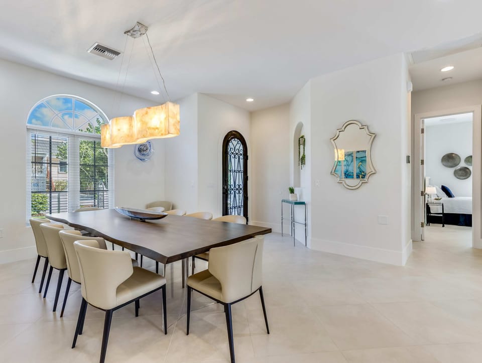 Spacious and bright dining area