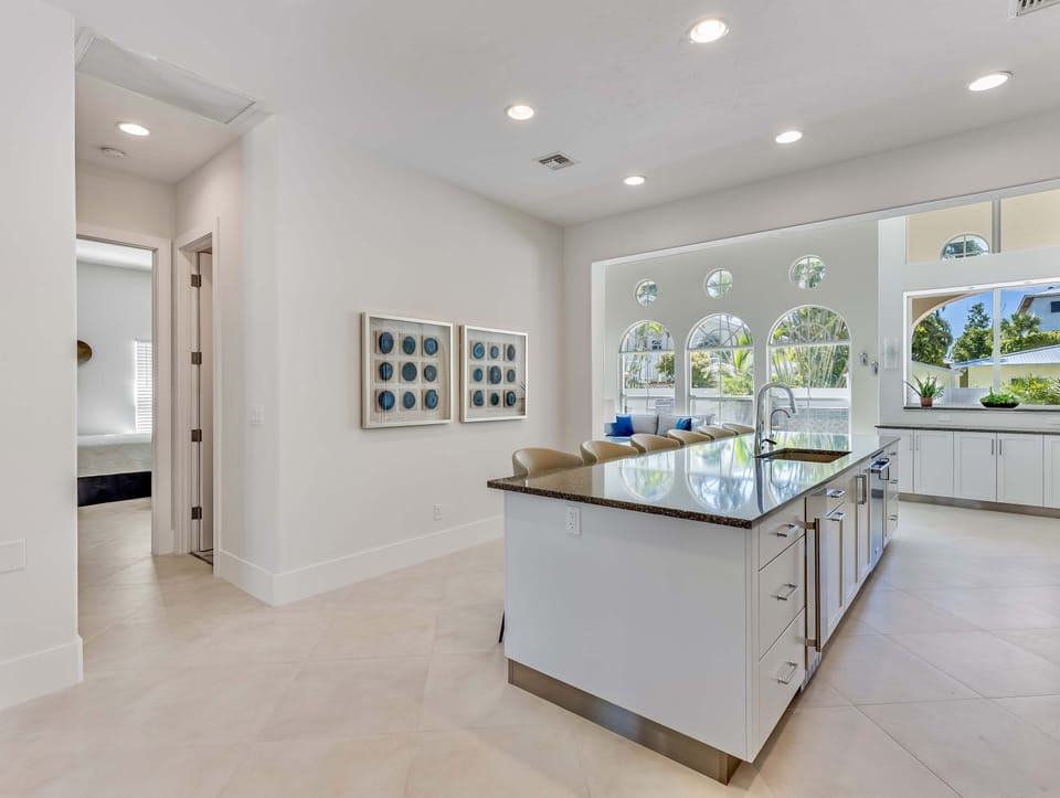 Spacious and modern kitchen island