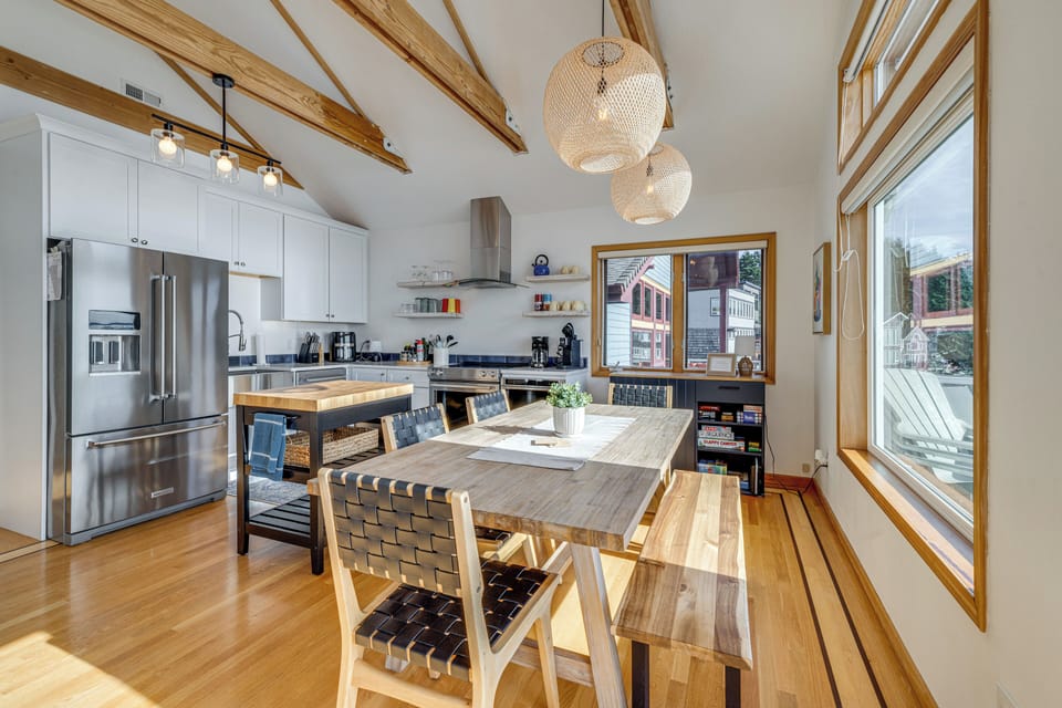 Dining Table | Dishware & Flatware | Main Floor