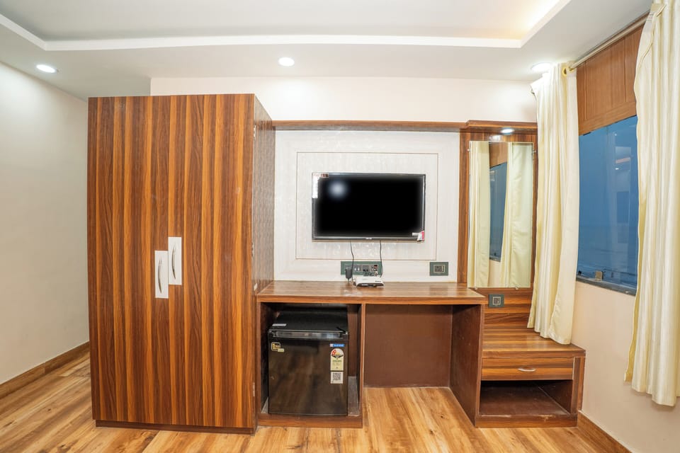 Deluxe Double Room, Balcony, Beach View | Living area
