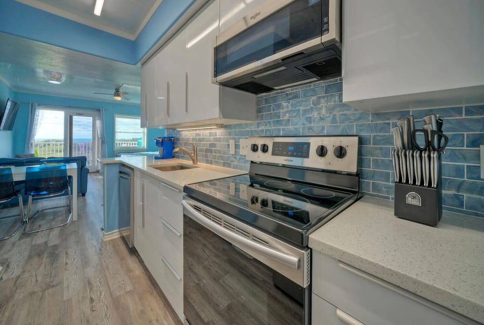 Kitchen with oven, stove & washer. (Bubbly Blew)