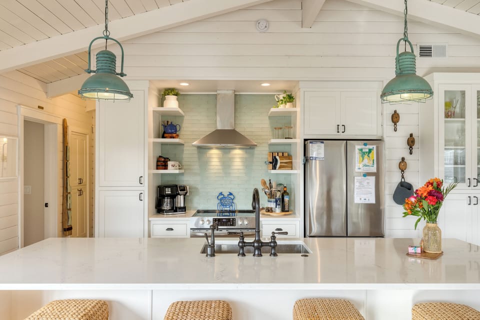 Fully equipped kitchen.