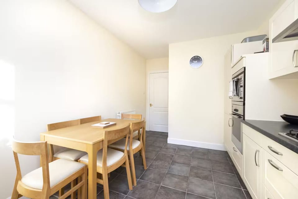 Comfort Apartment, City View | Private kitchen | Coffee/tea maker, electric kettle, dining tables
