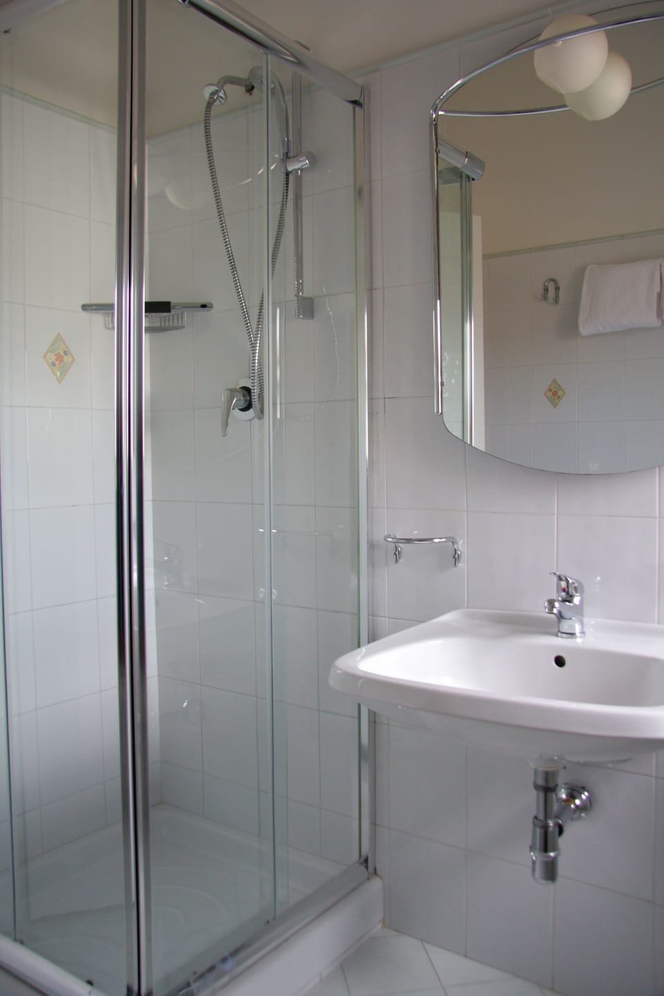 Shower, free toiletries, hair dryer, bidet