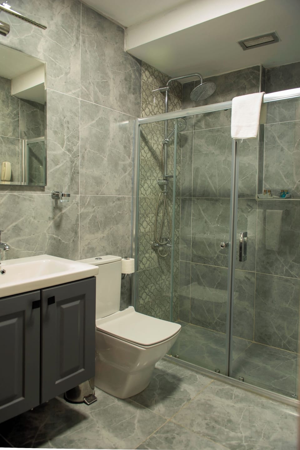 Shower, hair dryer, bathrobes, slippers