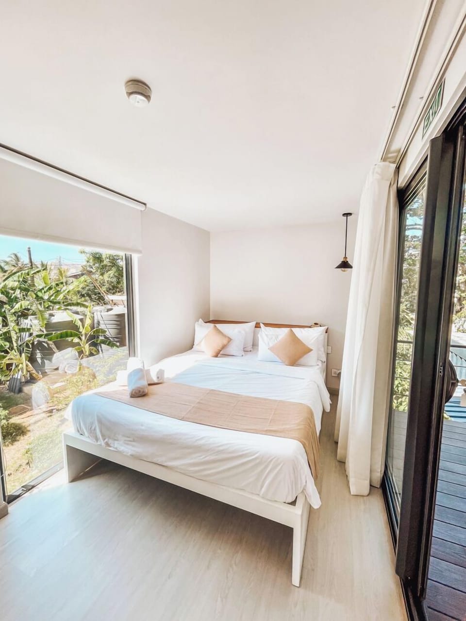 Signature Room | In-room safe, blackout drapes, soundproofing