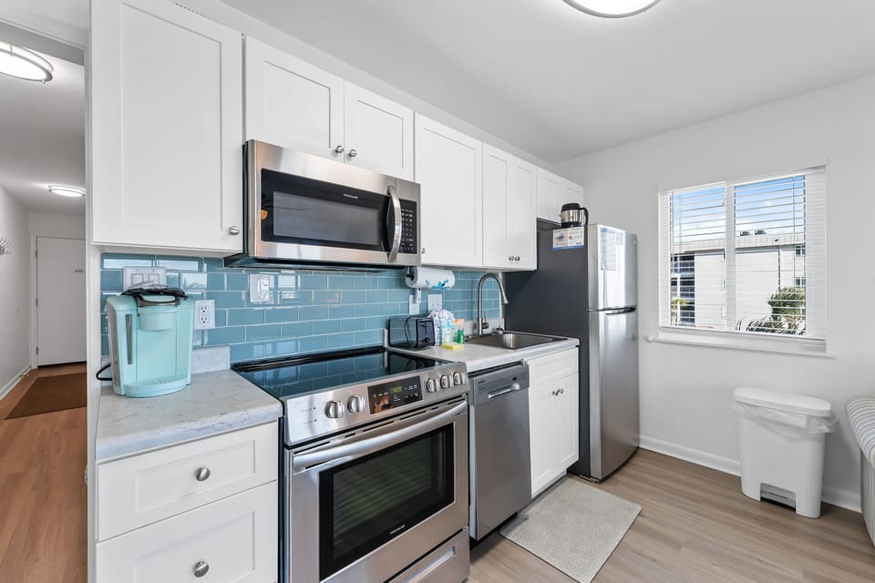 Signature Condo, Multiple Beds, Non Smoking, Kitchen | Private kitchen | Coffee/tea maker, fridge, microwave, oven