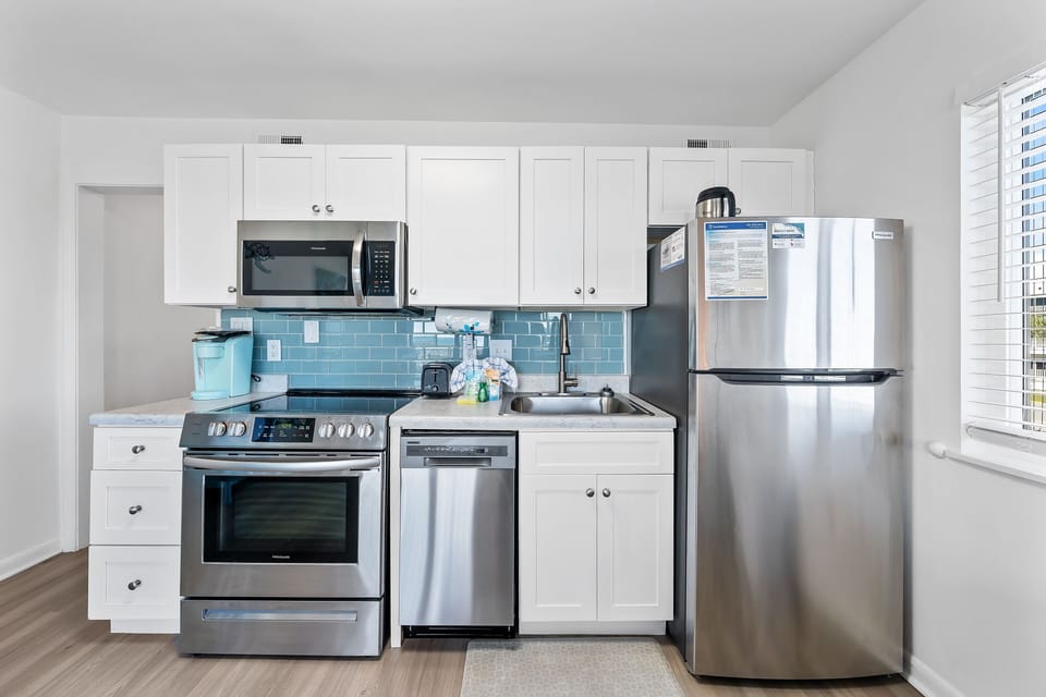 Signature Condo, Multiple Beds, Non Smoking, Kitchen | Private kitchen | Coffee/tea maker, fridge, microwave, oven