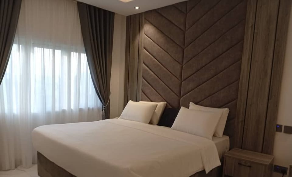 Executive Room | Desk, laptop workspace, free WiFi, bed sheets