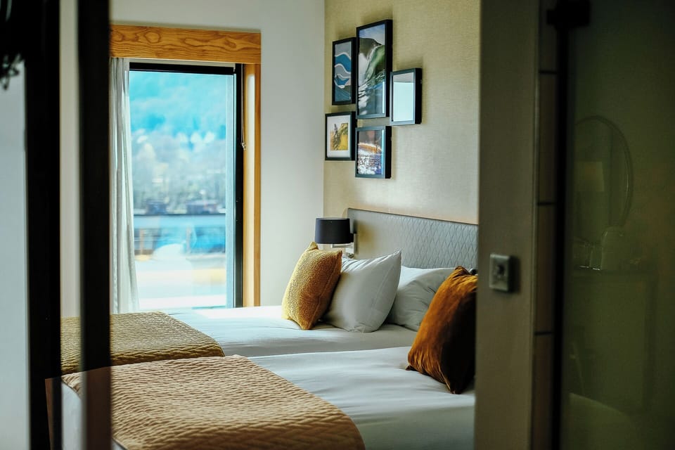 Twin Room, Valley View | In-room safe, desk, laptop workspace, blackout drapes