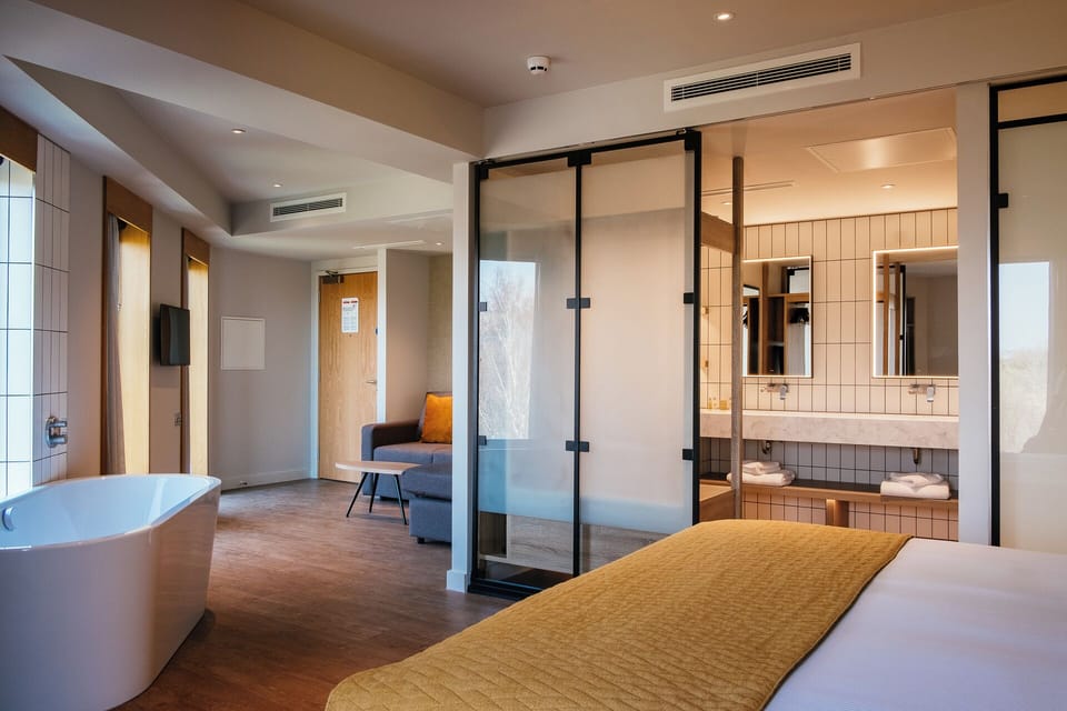 King Deluxe Suite | In-room safe, desk, laptop workspace, blackout drapes