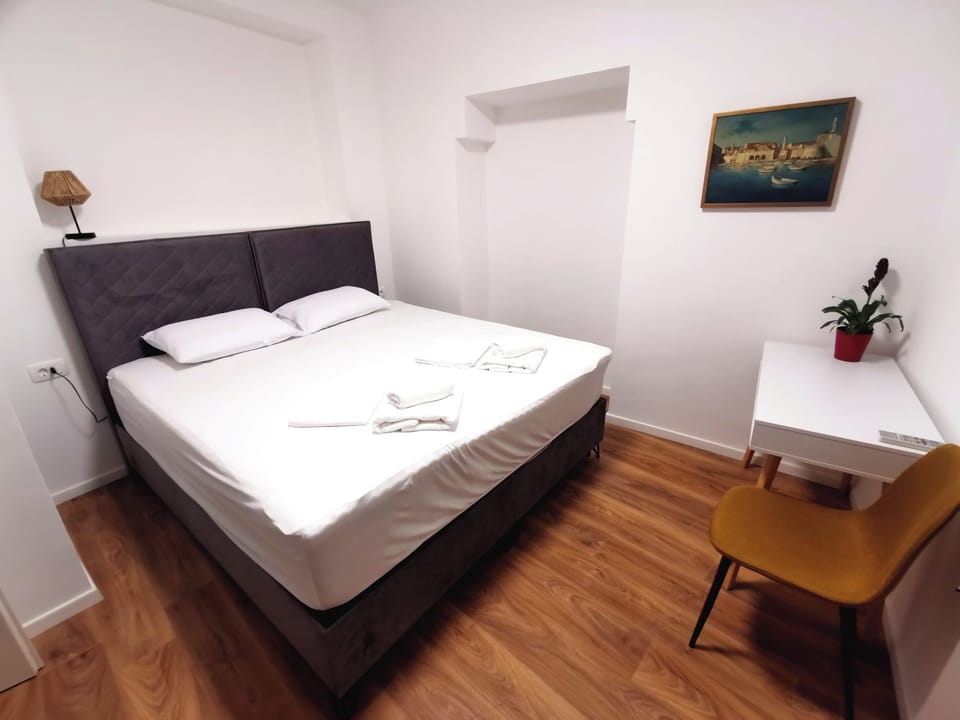 City Apartment, City View | 2 bedrooms, desk, laptop workspace, soundproofing