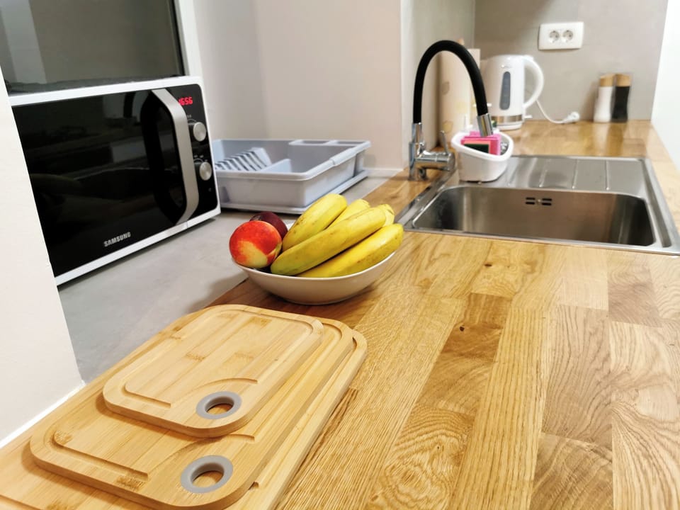 City Apartment, City View | Private kitchen | Full-size fridge, microwave, oven, stovetop