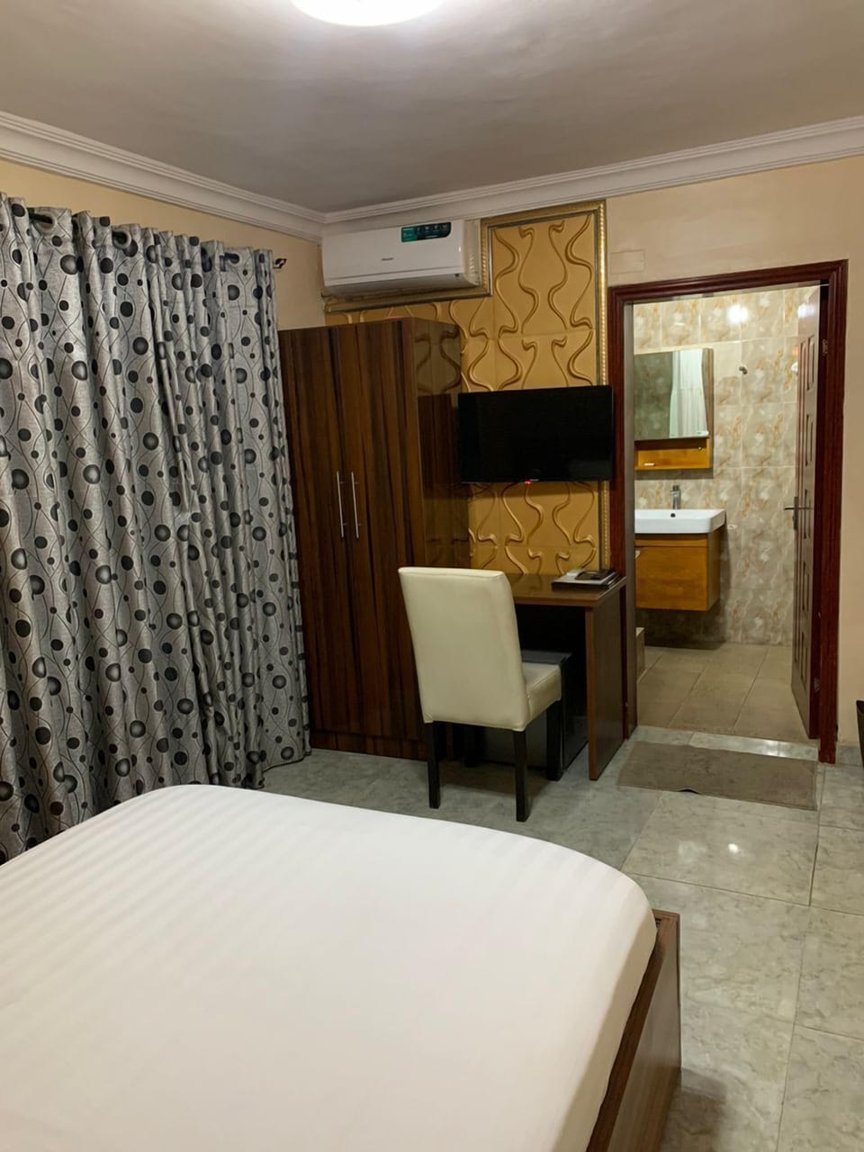 Standard Double Room, Non Smoking, Private Bathroom | Desk, laptop workspace, free WiFi