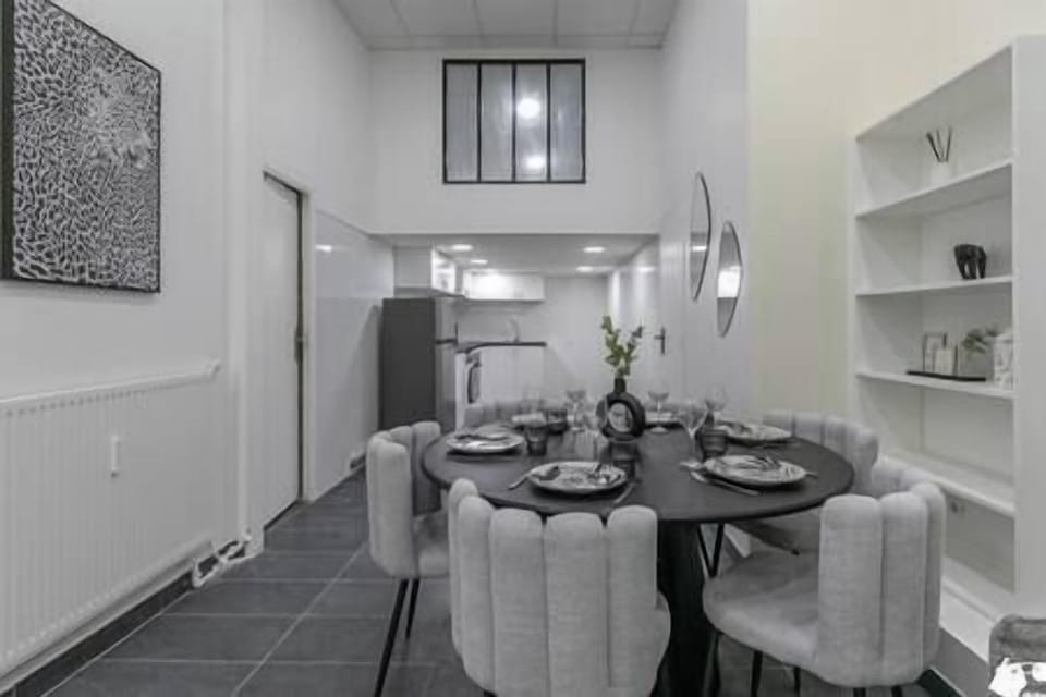 Salon avec coin repas 