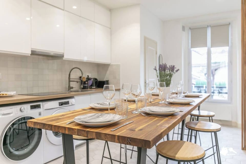 Cuisine équipée avec coin repas (1)