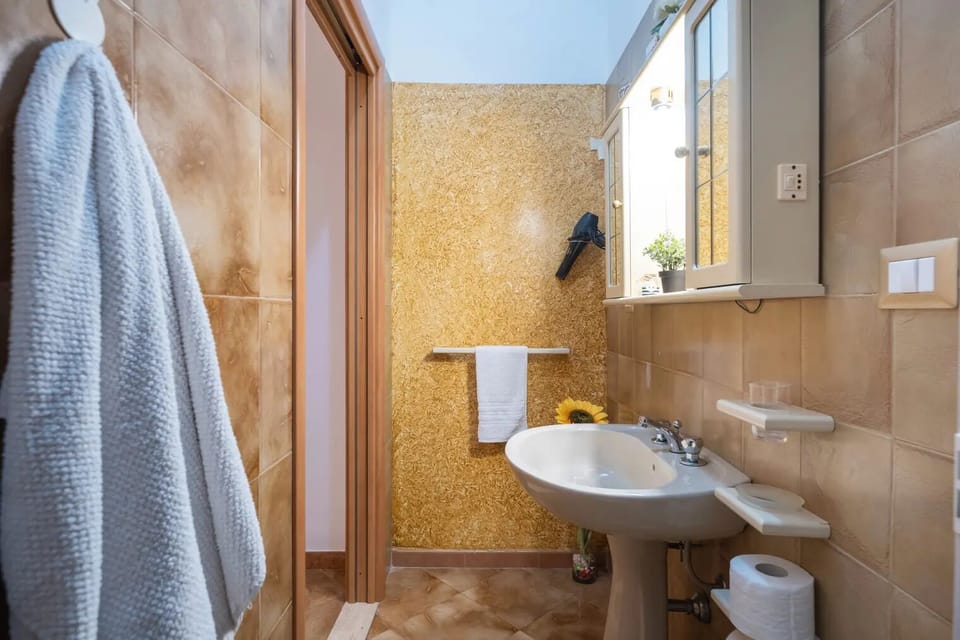 Room, 1 Bedroom, Smoking, Patio | Bathroom