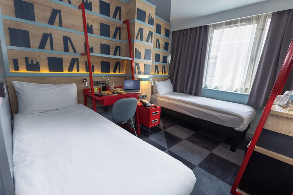 Standard Room, 2 Twin Beds | Iron/ironing board