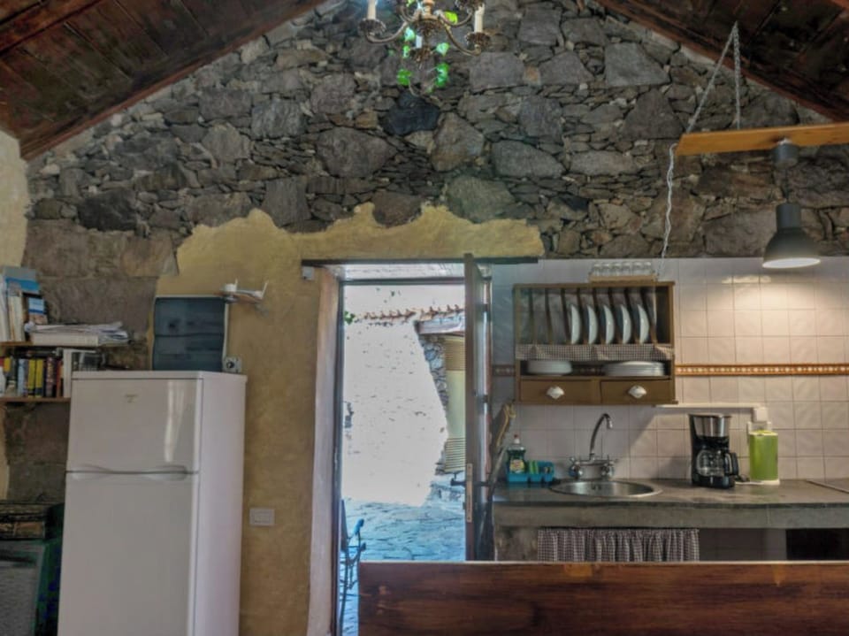 Cottage | Private kitchen | Fridge, microwave, oven, stovetop