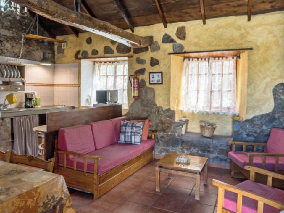 Cottage | Living area | TV