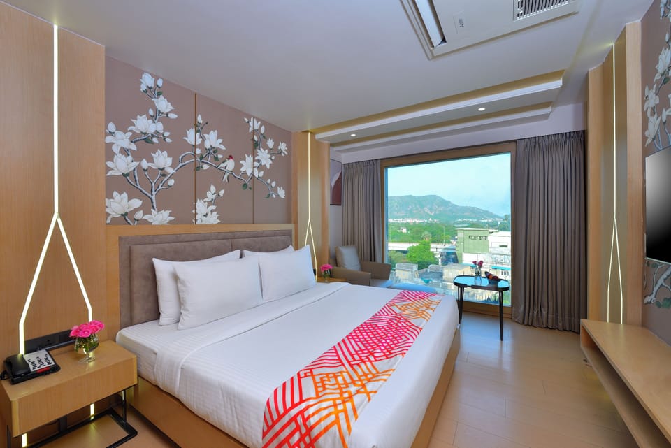 Deluxe Room, 1 King Bed | Premium bedding, desk, laptop workspace, soundproofing
