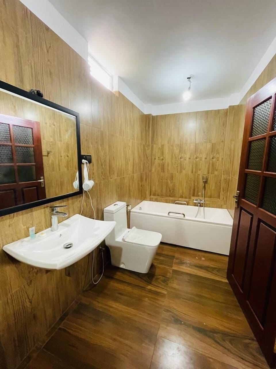 Family Quadruple Room | Bathroom | Free toiletries, hair dryer, towels, soap
