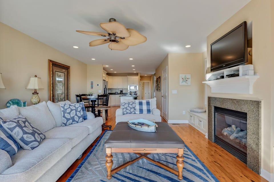 Main Living Area (2nd Floor)