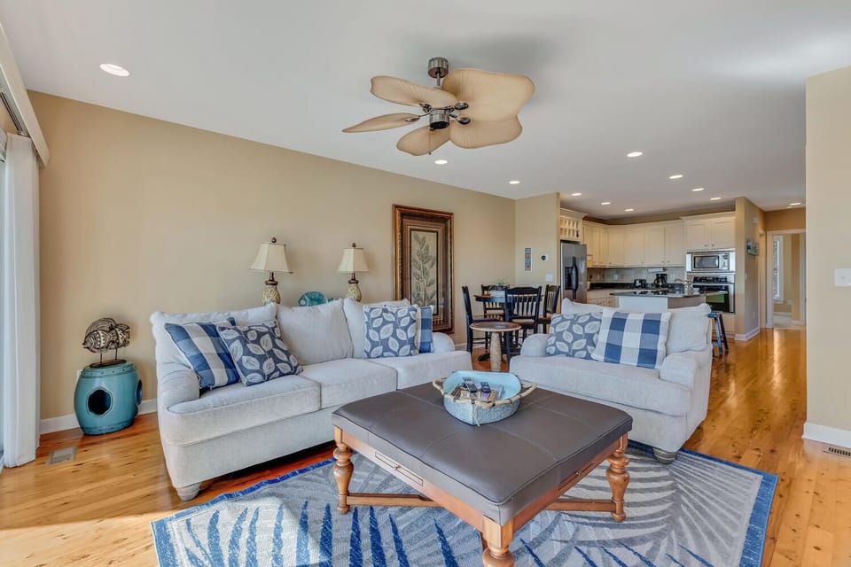 Main Living Area (2nd Floor)