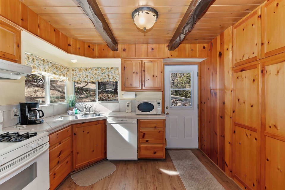 Full kitchen with dishwasher, microwave oven, and lots of room in the pantry for your grocery.