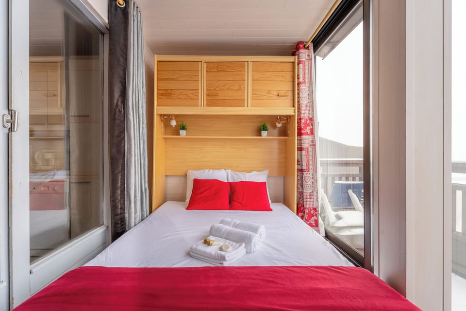 One Bedroom Apartment with Mountain Views | 1 bedroom, premium bedding, WiFi (free), bed sheets