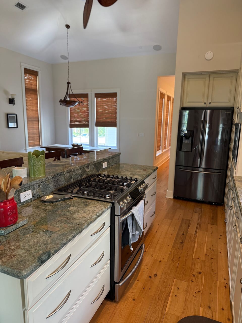 Full kitchen, Gas stove and oven