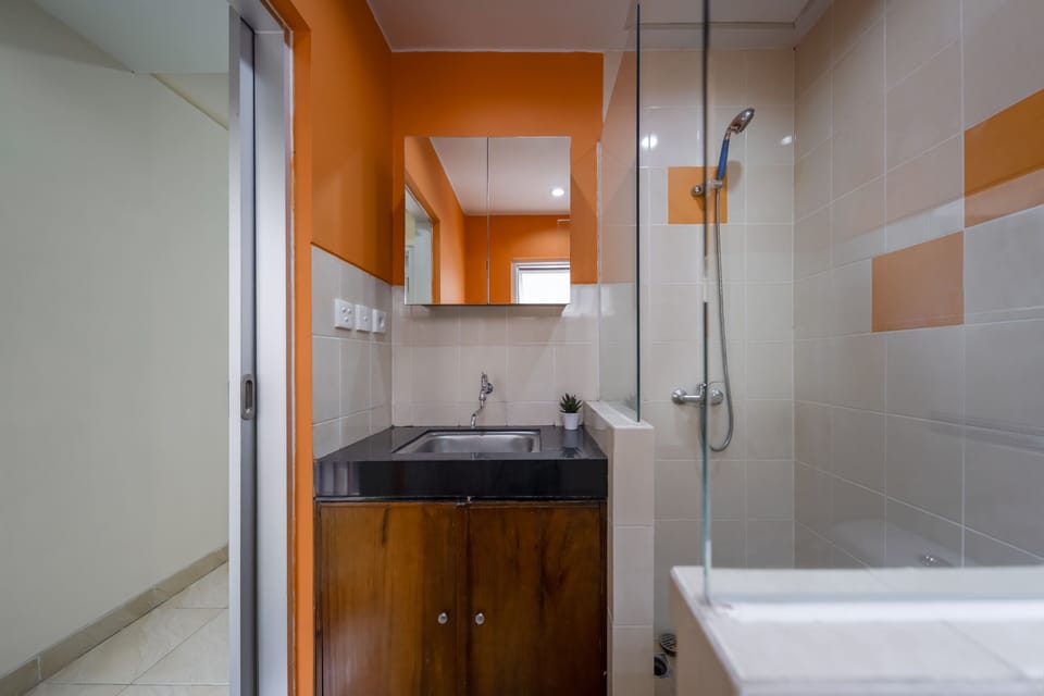 Standard Double Room, City View | Bathroom | Shower, free toiletries, towels, soap