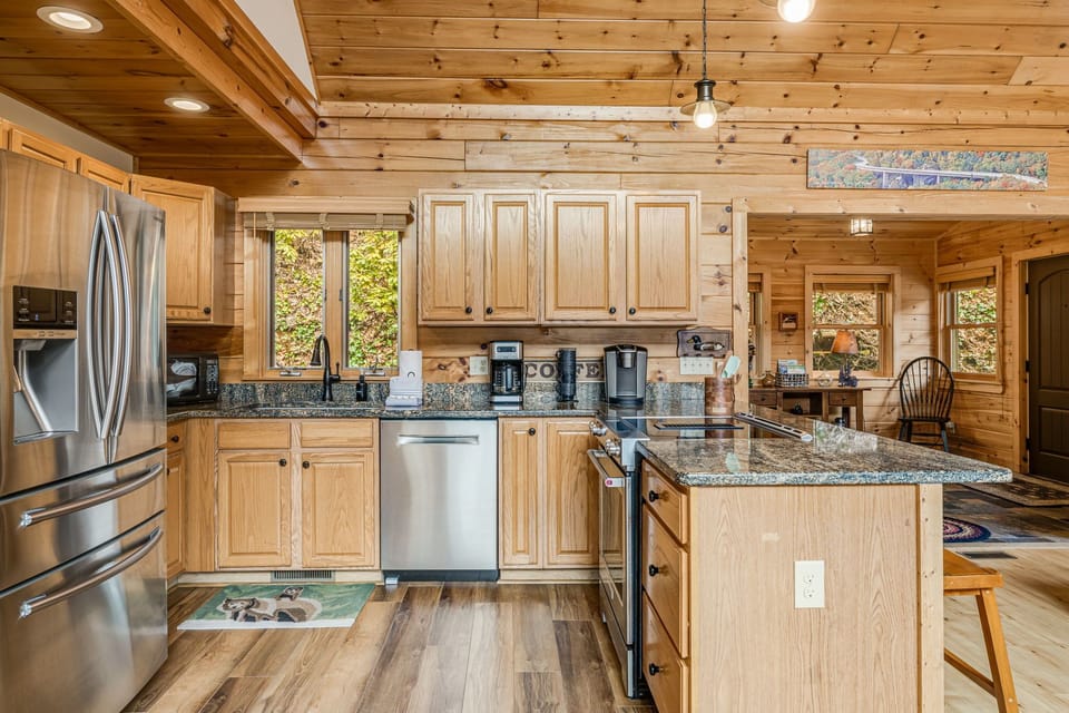 Fully Equipped Kitchen w/ Stainless Steel Appliances