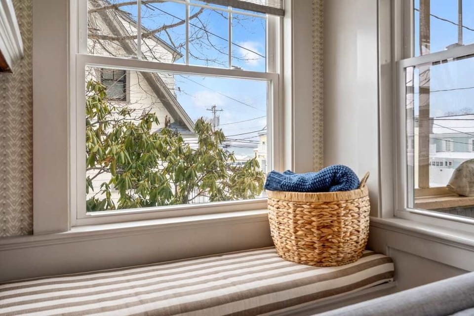 Curl up in the main house’s living room & enjoy a lazy afternoon