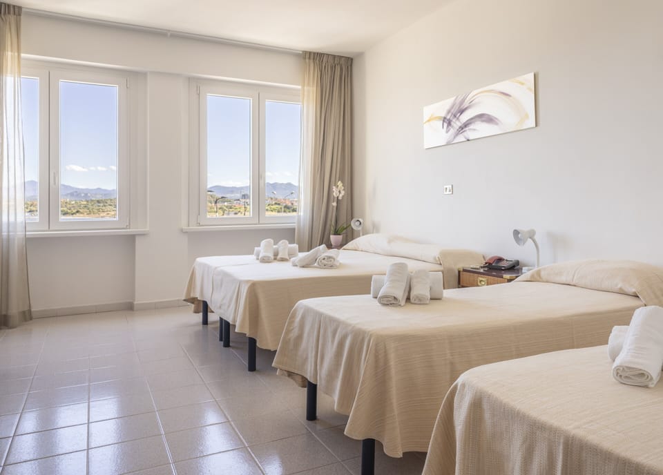 Quadruple Room | Minibar, free WiFi, bed sheets