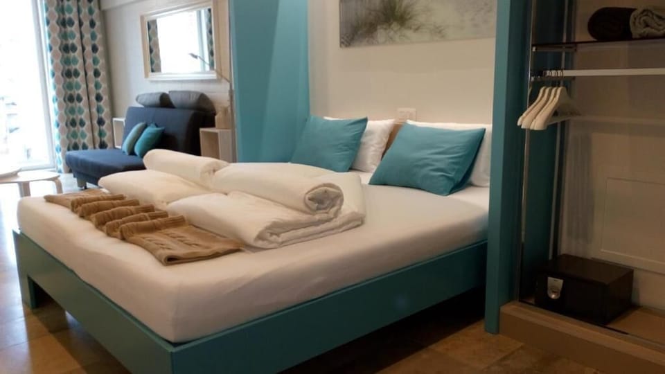 Comfort Double Room | In-room safe, soundproofing, free WiFi