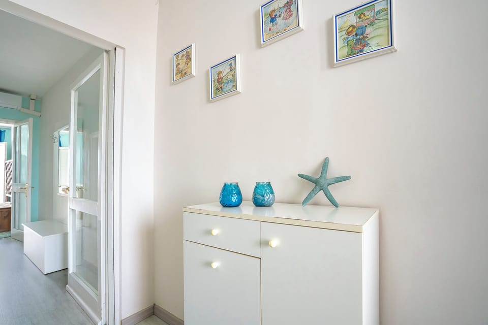 Family Apartment, 2 Bedrooms, Balcony (Riva Di Mare Apartment with Balcony) | Interior