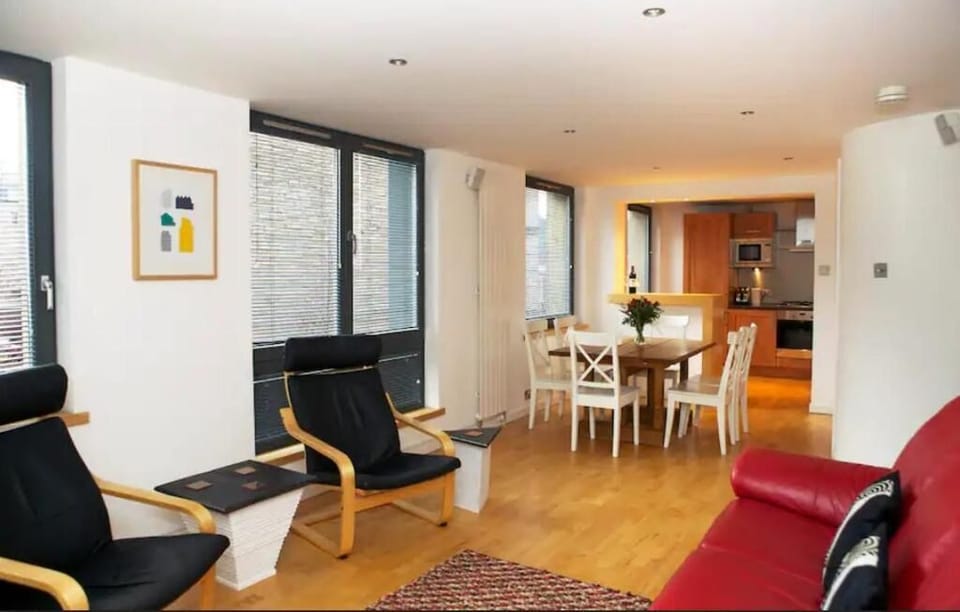 Standard Apartment | Private kitchen | Electric kettle, toaster