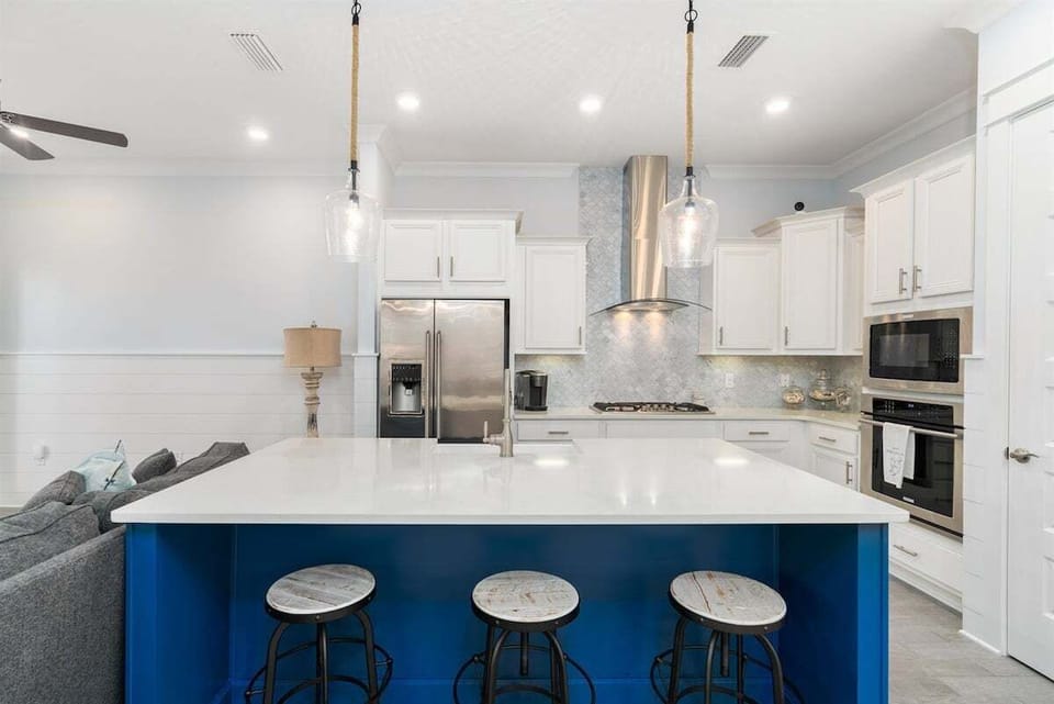 Sit 3 at the kitchen island....snack time!