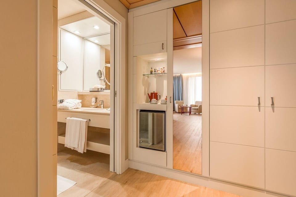 Minibar, in-room safe, desk, soundproofing