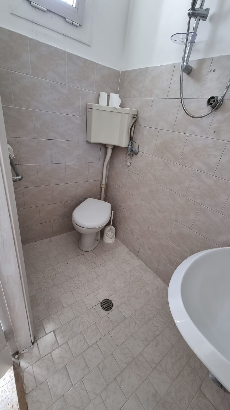Economy Double Room | Bathroom | Shower, hair dryer, towels, soap