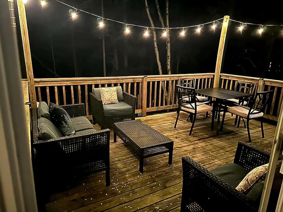 Upper deck with plenty of seating for evening fun