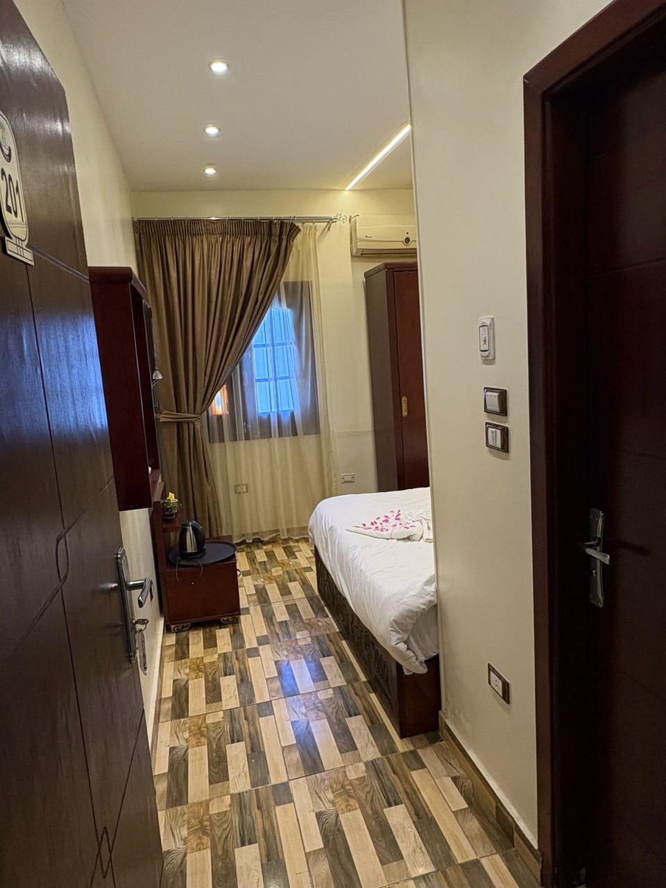Basic Double Room | WiFi (free), bed sheets