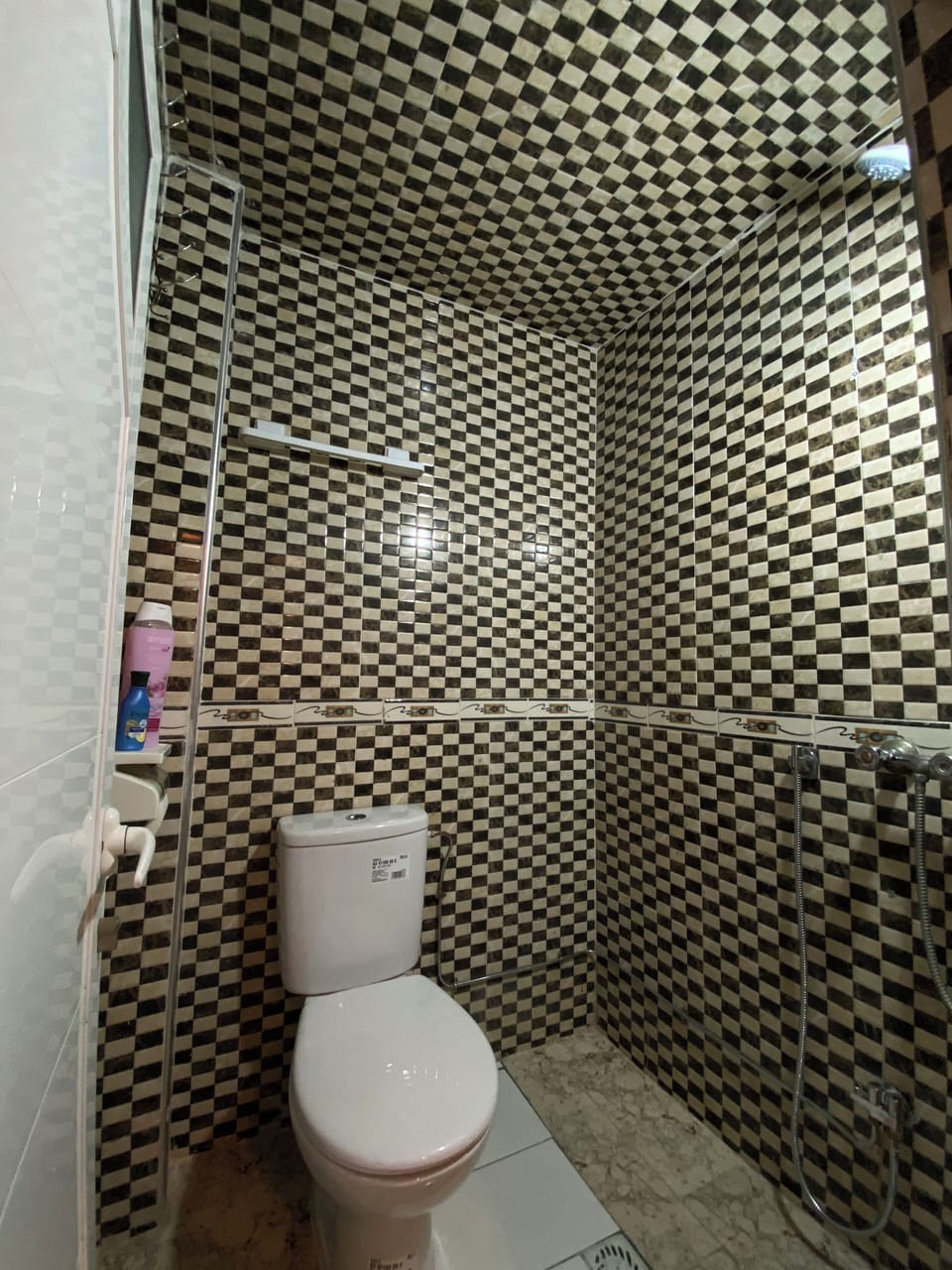 Comfort Quadruple Room | Bathroom | Shower, bidet, towels, shampoo