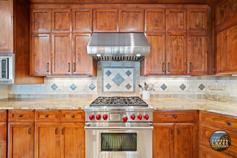 Gorgeous Chef Kitchen w/ Wolf Gas Range Stove & Oven