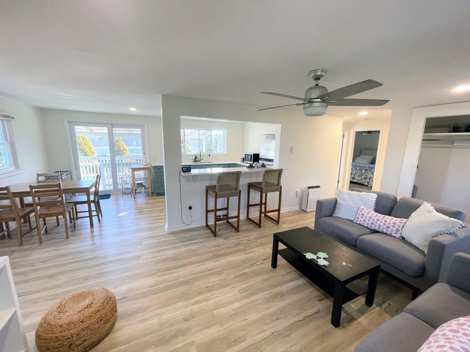 House | 4 bedrooms, desk