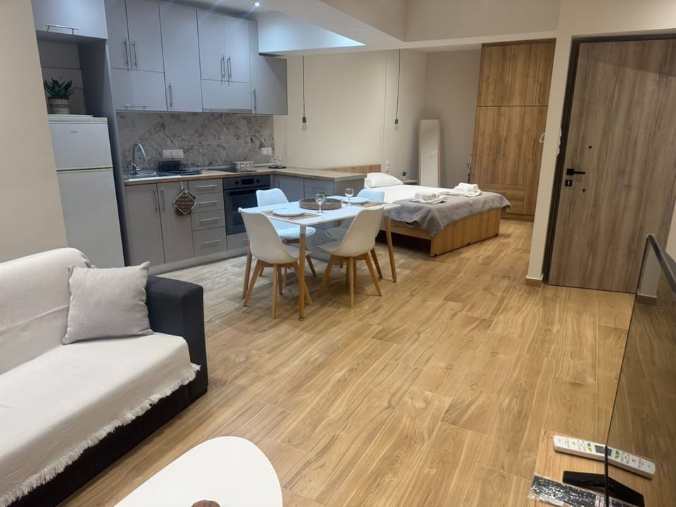 House | 1 bedroom, desk, soundproofing